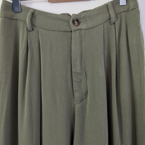 SHEIN Frenchy Pale Green Solid Wide Leg Pants Size 6 Size Medium NWOT - Picture 3 of 4